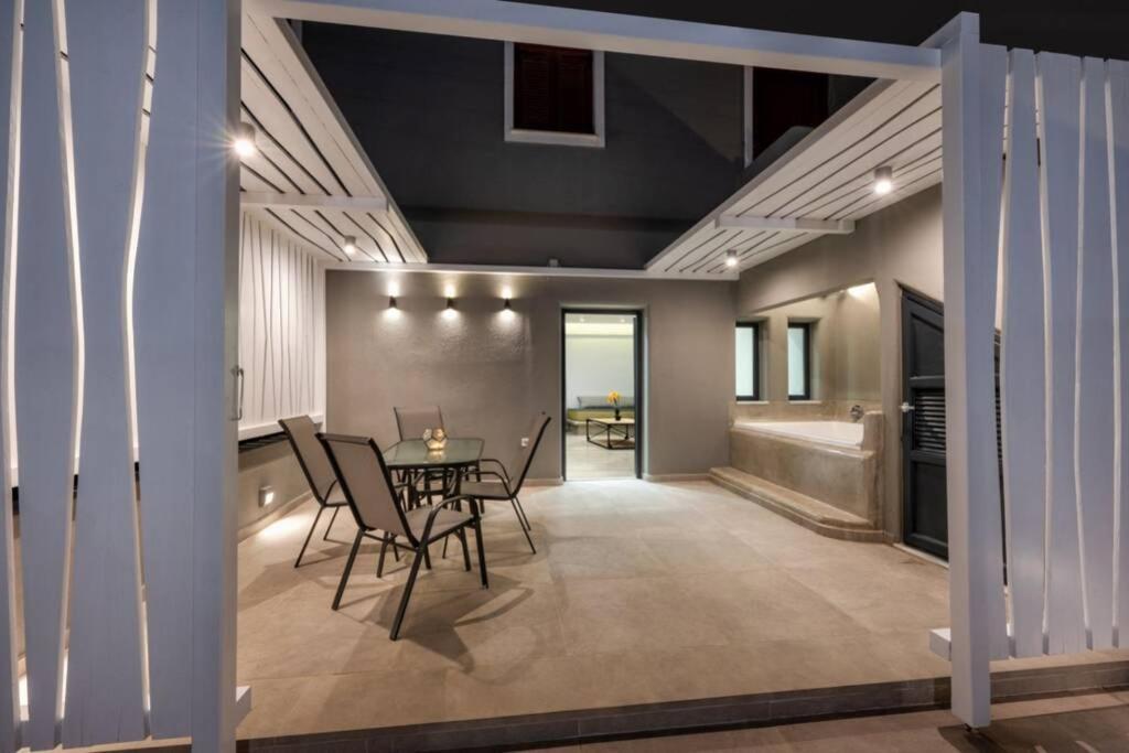 Christianna & George Luxury Hot Tub Apartment 费拉 外观 照片