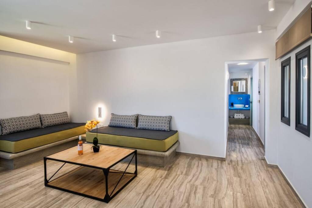 Christianna & George Luxury Hot Tub Apartment 费拉 外观 照片