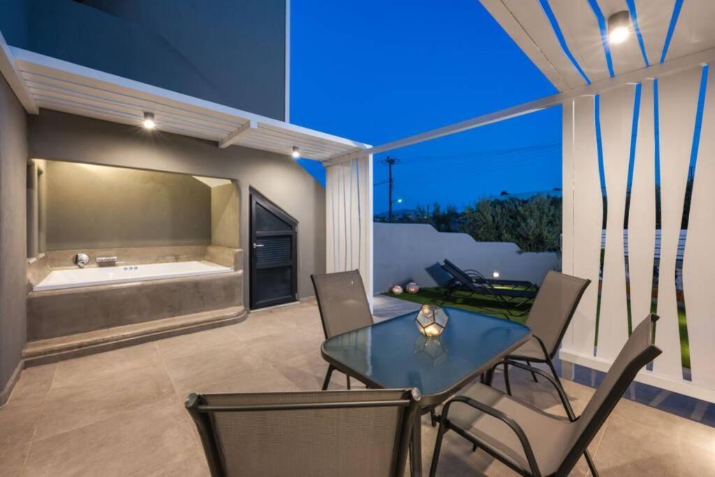 Christianna & George Luxury Hot Tub Apartment 费拉 外观 照片